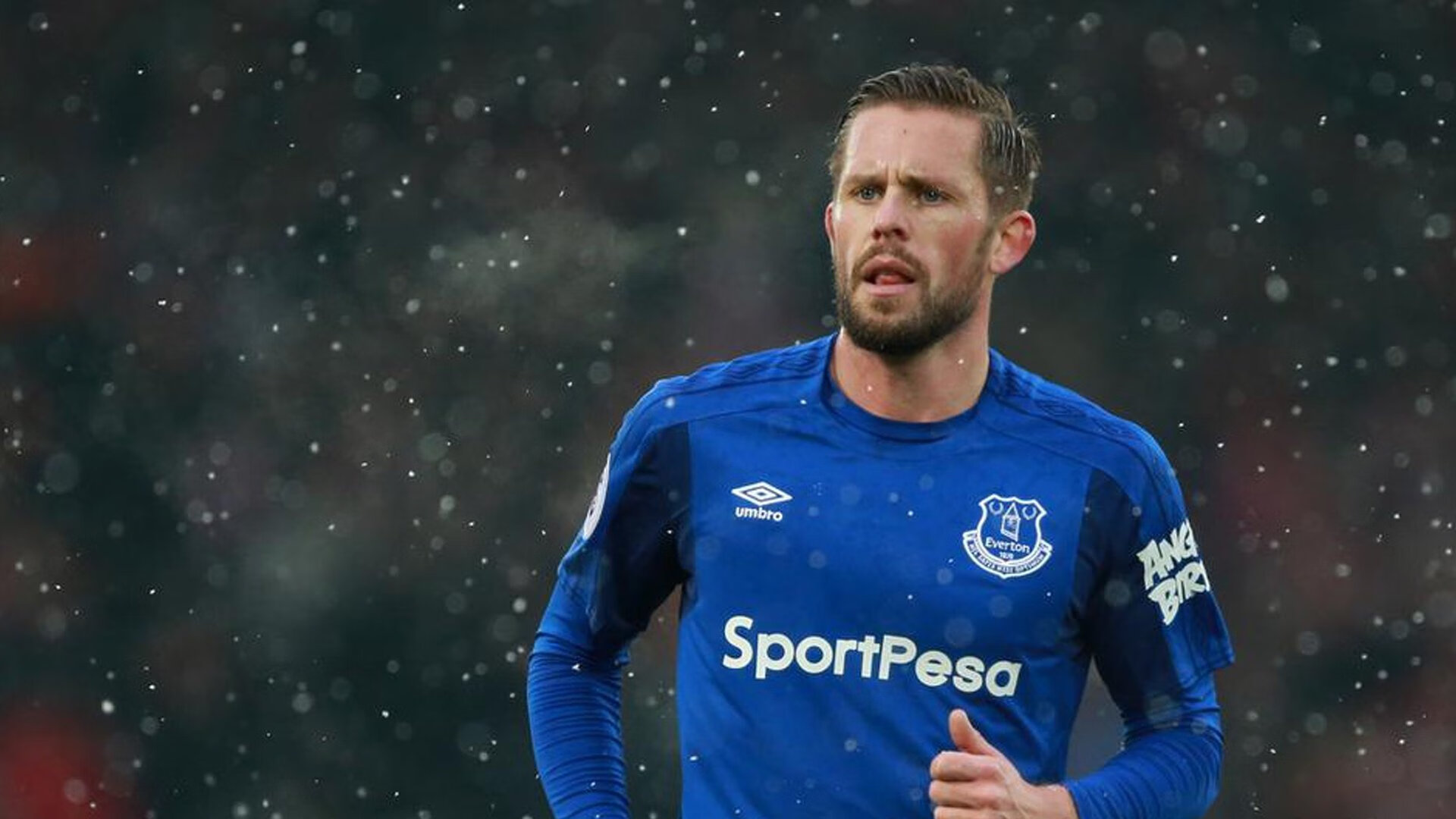 NBA总决赛激战正酣,勇士队逆转凯尔特人夺赛点,库里狂砍43分创纪录