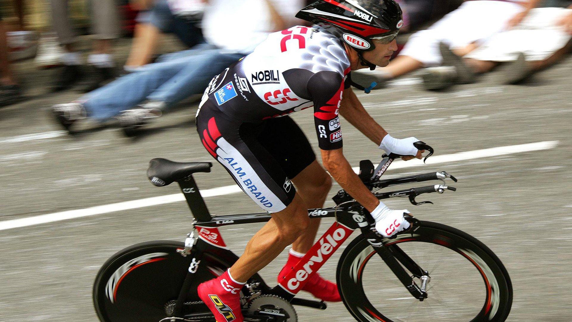 黑马逆袭!无名小将爆冷击败世界冠军,改写赛事历史