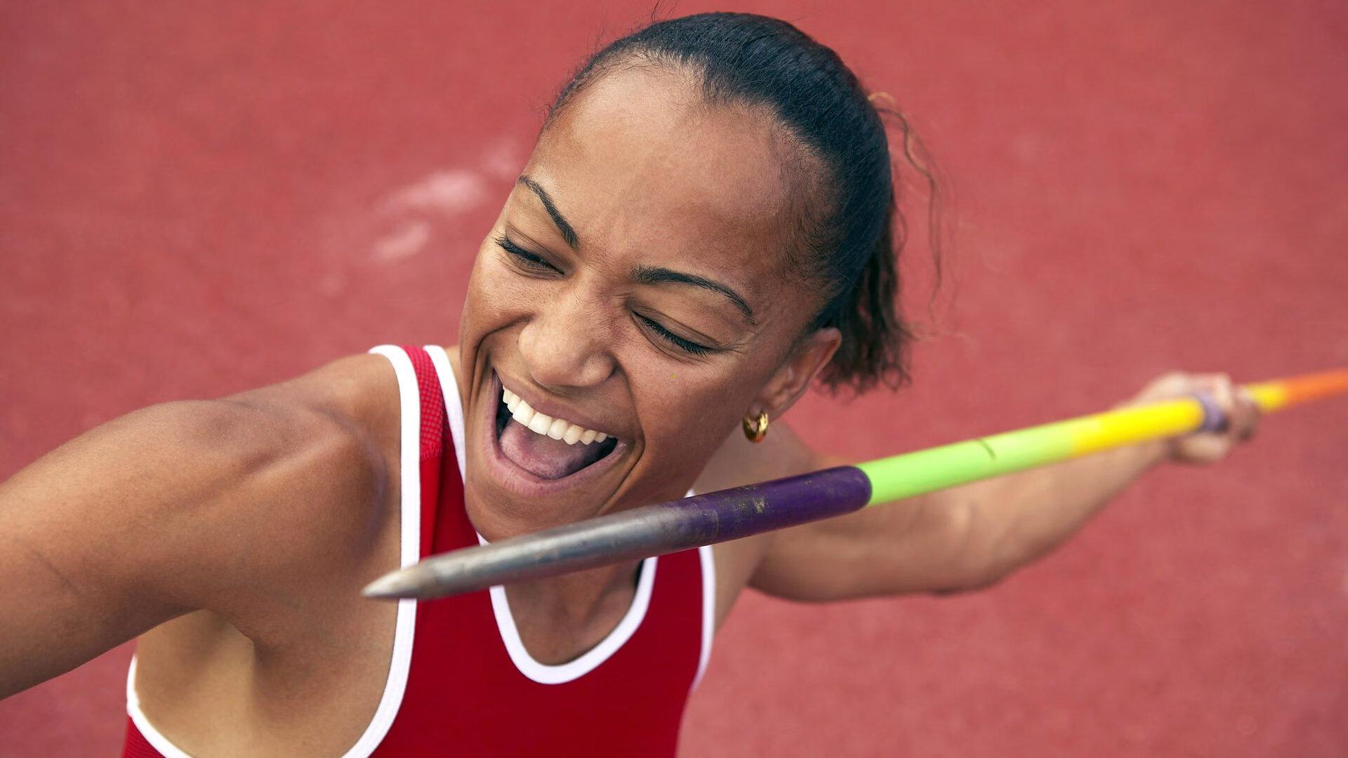 综合格斗巨星李康豪卫冕成功 激战五回合险胜挑战者