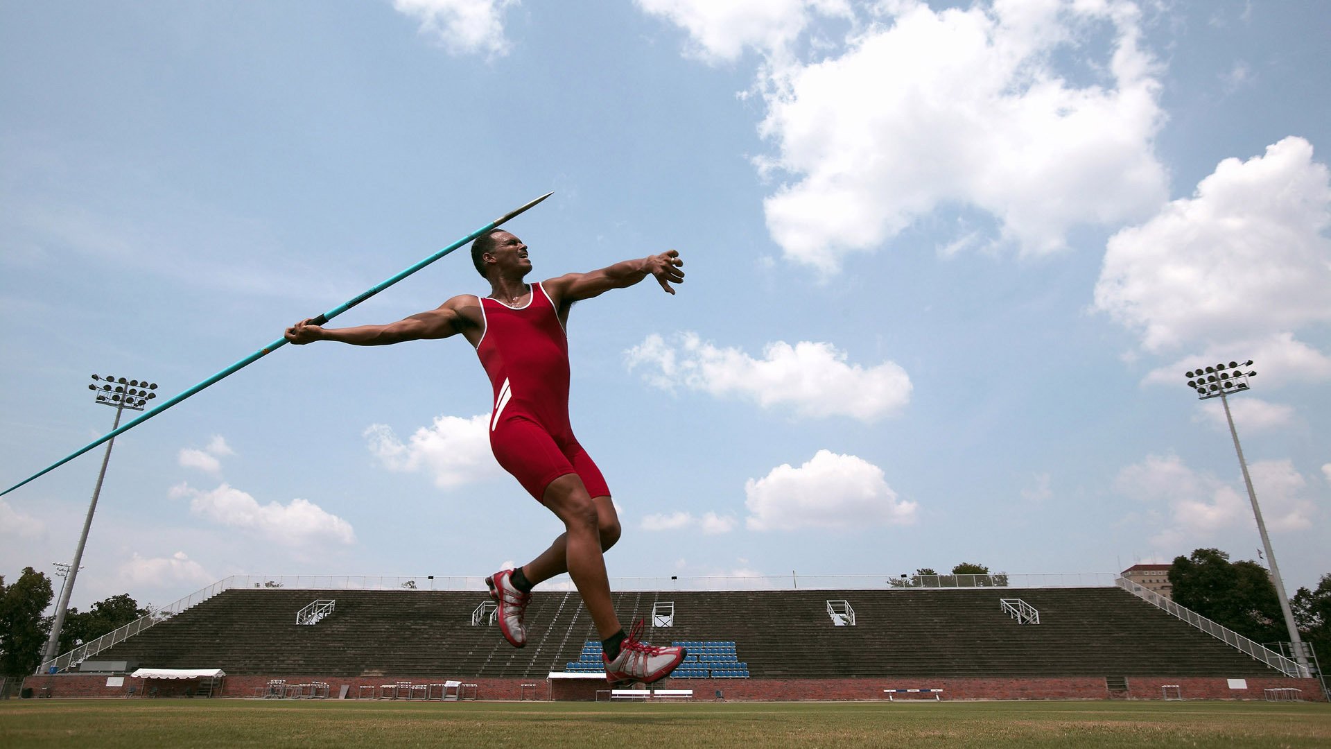 球迷文化点燃赛场激情，从助威到社区，体育精神的全民共鸣